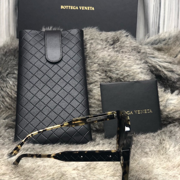 New Bottega Veneta Woman Cat Eye Sunglasses - Picture 8 of 8